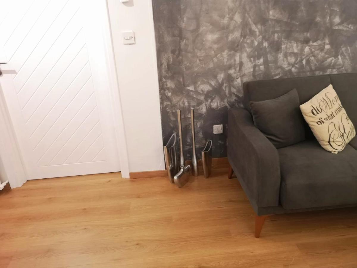 Kalidonia , Spacious 2 Bedroom With Office Apartment