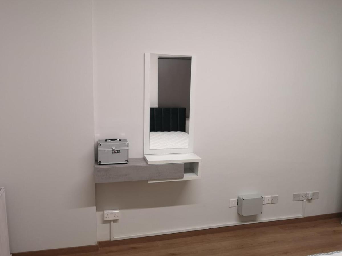 Apartment Kalidonia , Spacious 2 Bedroom With Office Nicosia