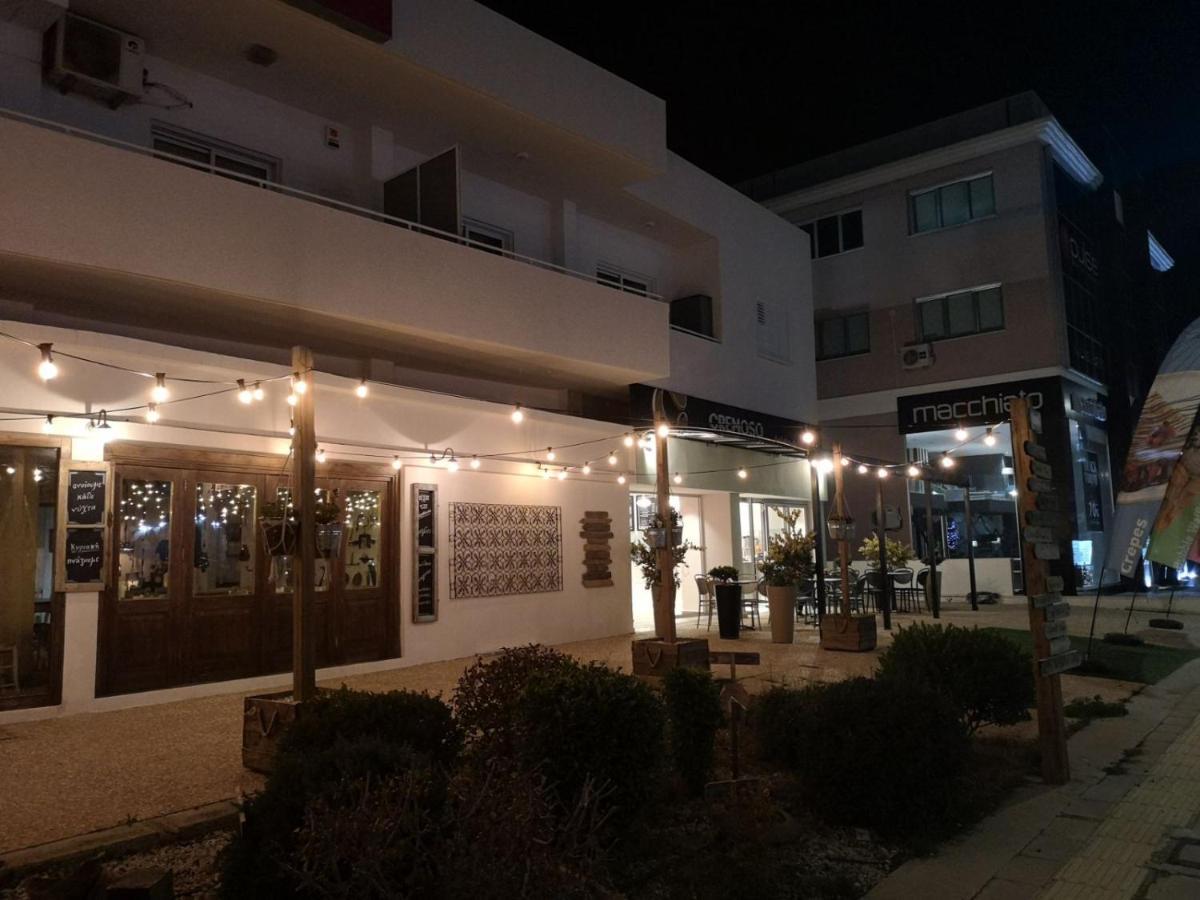 Kalidonia , Spacious 2 Bedroom With Office Apartment