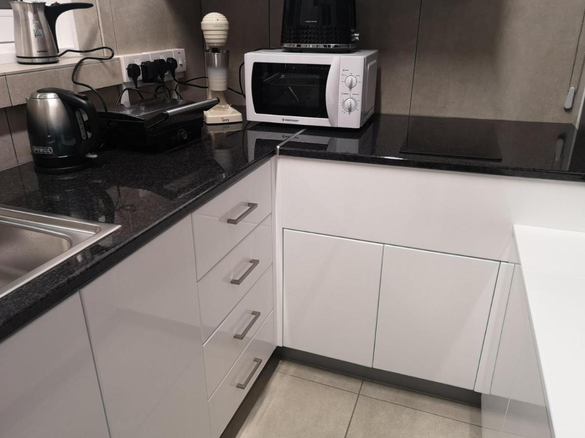 Kalidonia , Spacious 2 Bedroom With Office Apartment Nicosia