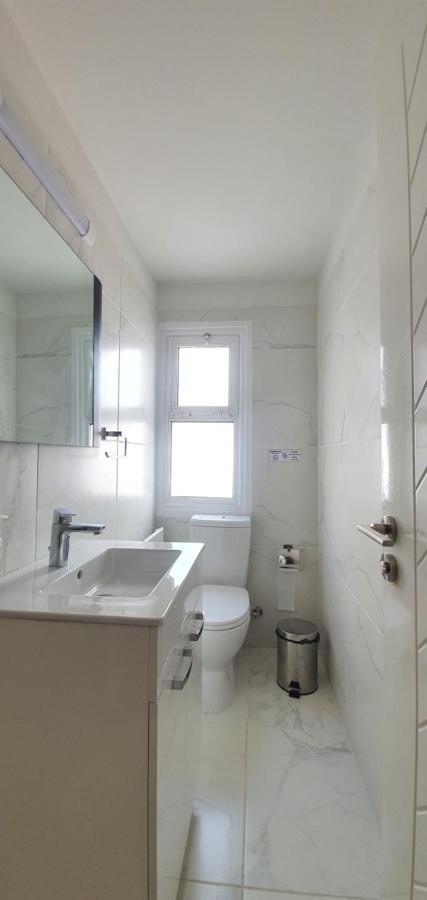 Kalidonia , Spacious 2 Bedroom With Office Apartament Nikozja